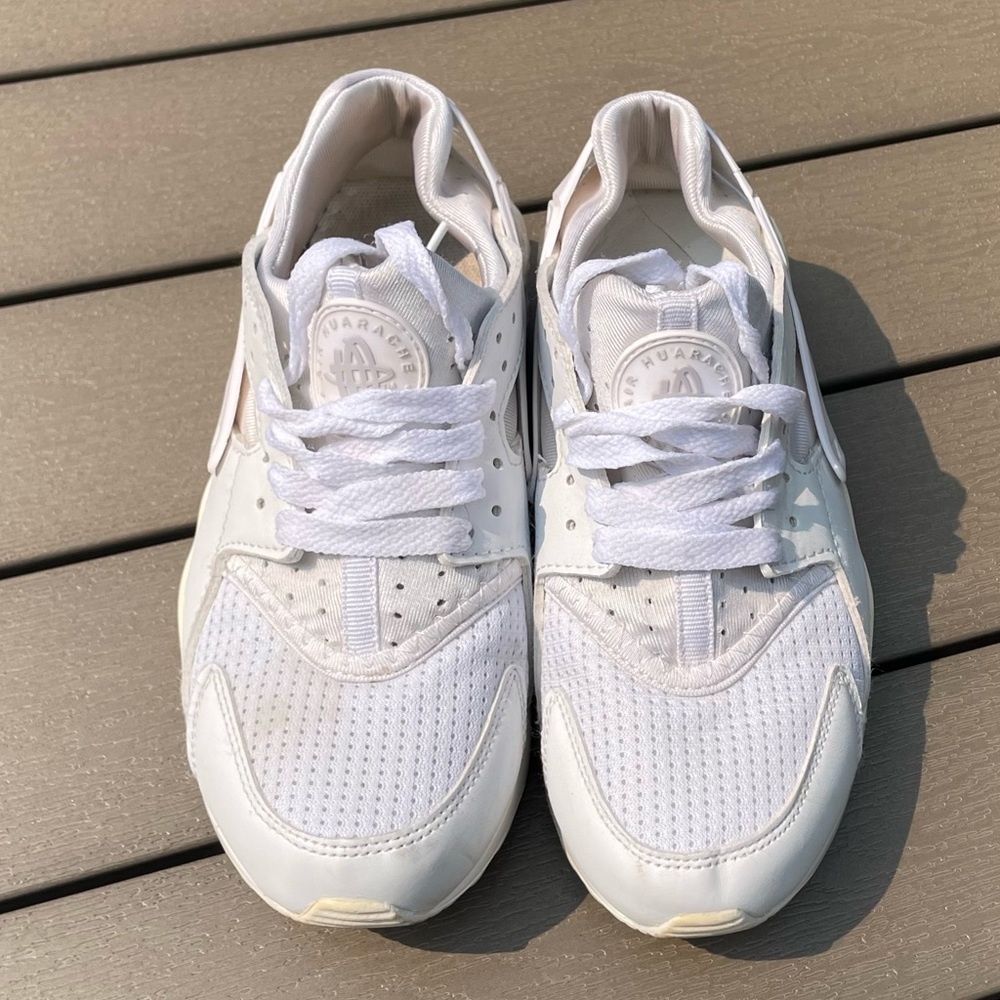 white nike air huarache, size 5 men & size 6.5 women - Picture 2 of 7